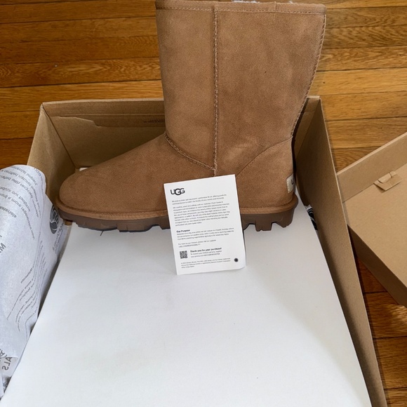 Ugg Essential Short Boots Size 11 - Picture 2 of 7